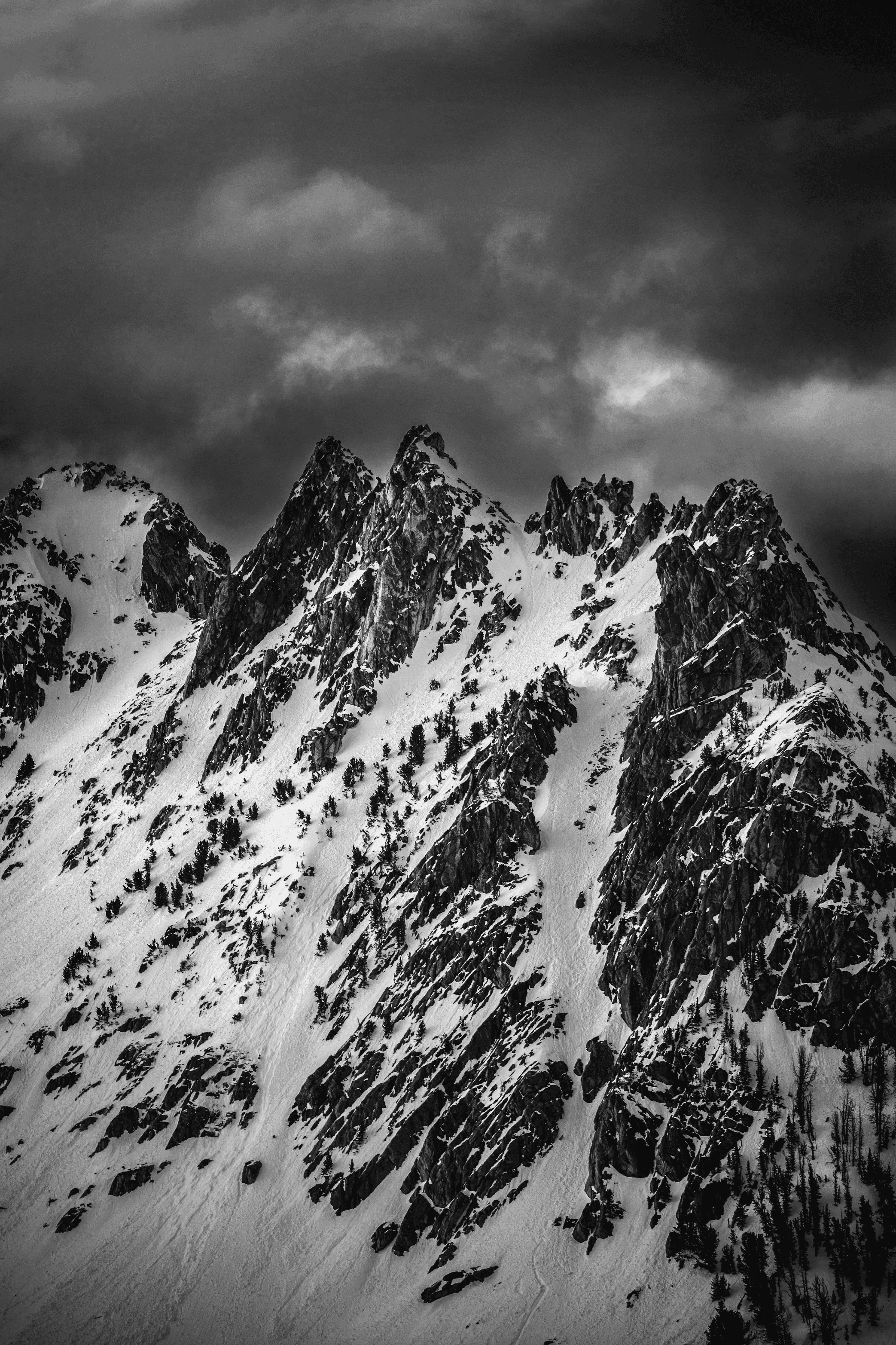 footer-mountains
